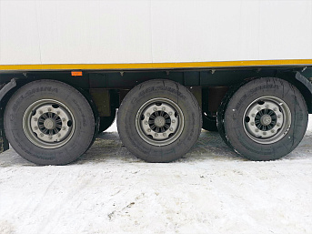 Полуприцеп изотермический рефрижератор МАЗ КУПАВА 930011 ХОУ CARRIER VECTOR 1550 новый