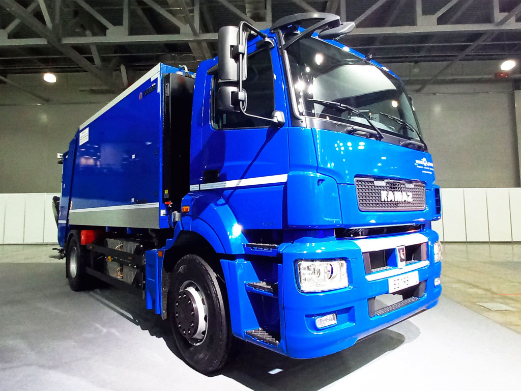 Viystavka-comtrans-2021-kamaz-i-maz-novinki-tehniki-Track-Holding-13.jpg