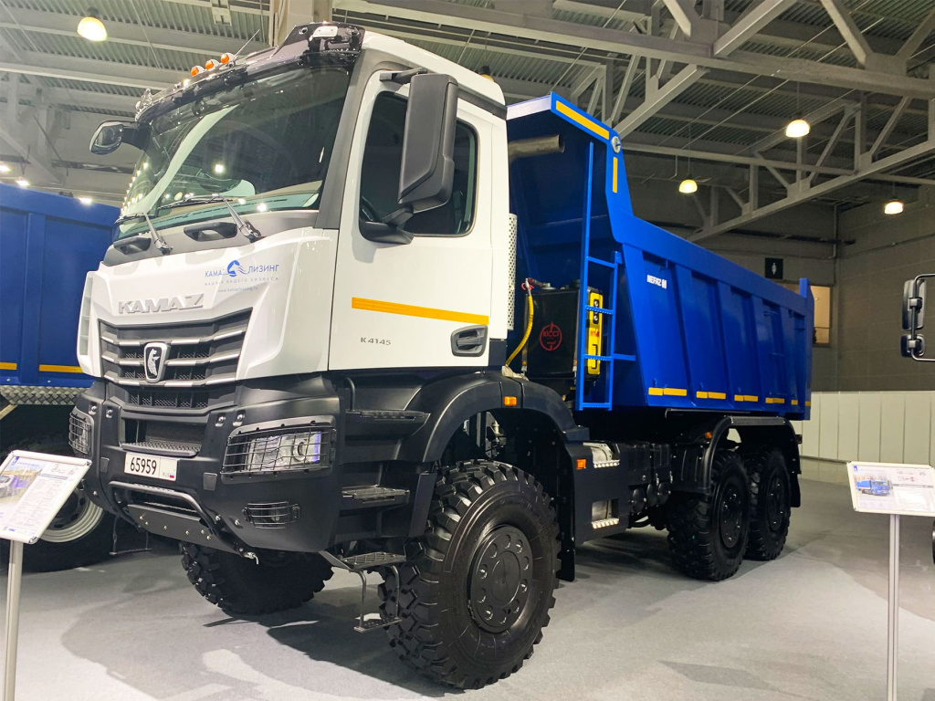 Viystavka-comtrans-2021-kamaz-i-maz-novinki-tehniki-Track-Holding-06.jpg