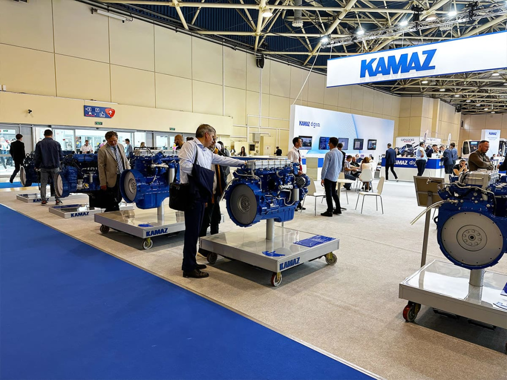 COMTRANS-2023-KAMAZ-MAZ-TruckHolding-KAMAZ-semeystvo-dvigateley-01.jpg