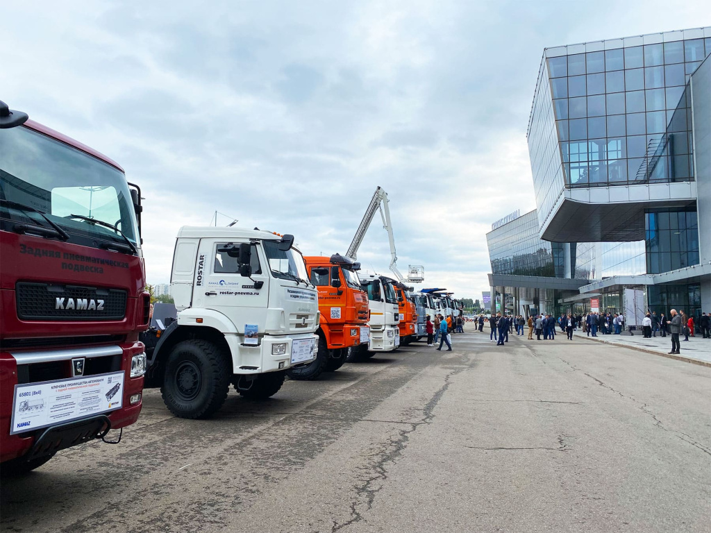 Viystavka-comtrans-2021-kamaz-i-maz-novinki-tehniki-Track-Holding-03.jpg