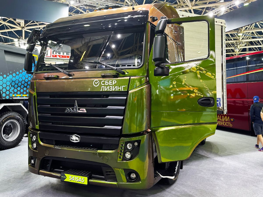COMTRANS-2023-KAMAZ-MAZ-TruckHolding-sedelnyy-tyagach-MAZ-5415A5-01.jpg