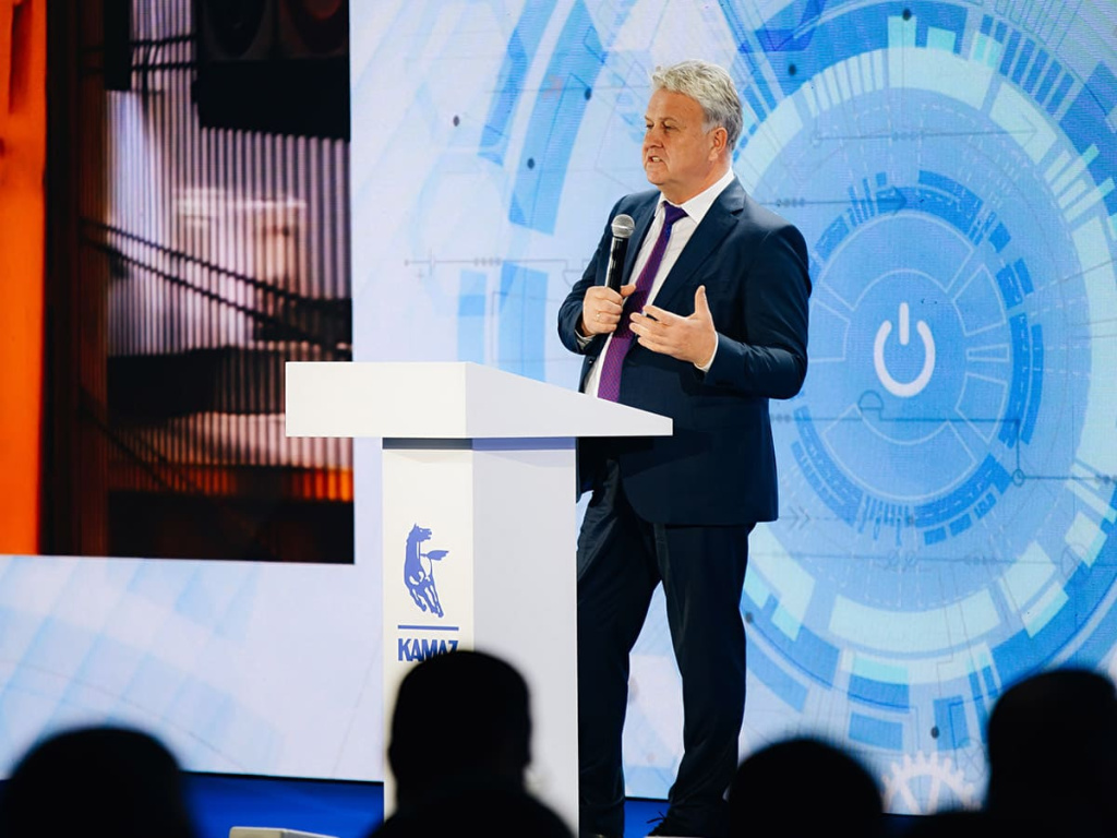2023-03-15-XXV-konferentsiya-KAMAZ-TruckHolding-Vstupitelnaya-rech-Gerasimov.jpg