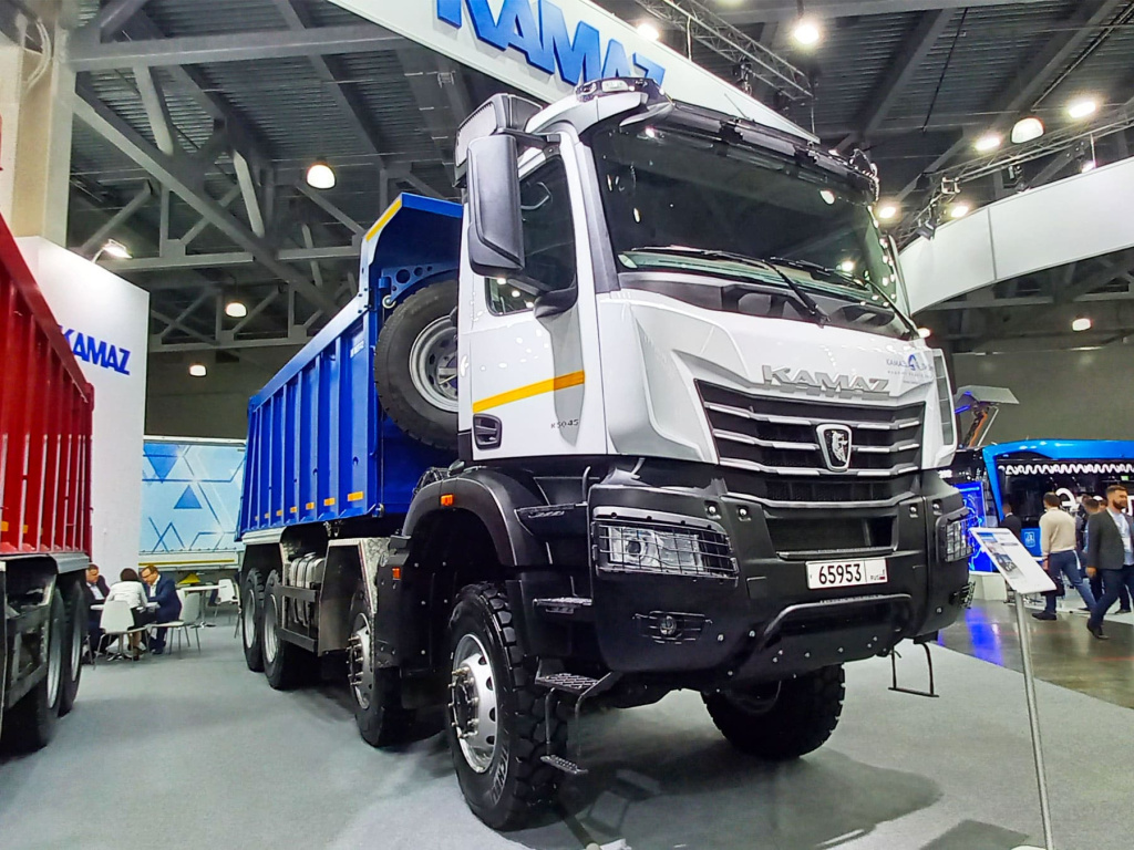 Viystavka-comtrans-2021-kamaz-i-maz-novinki-tehniki-Track-Holding-08.jpg