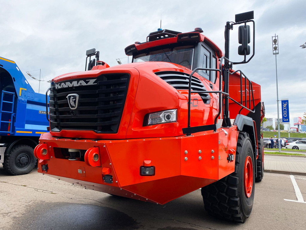 Viystavka-comtrans-2021-kamaz-i-maz-novinki-tehniki-Track-Holding-11.jpg