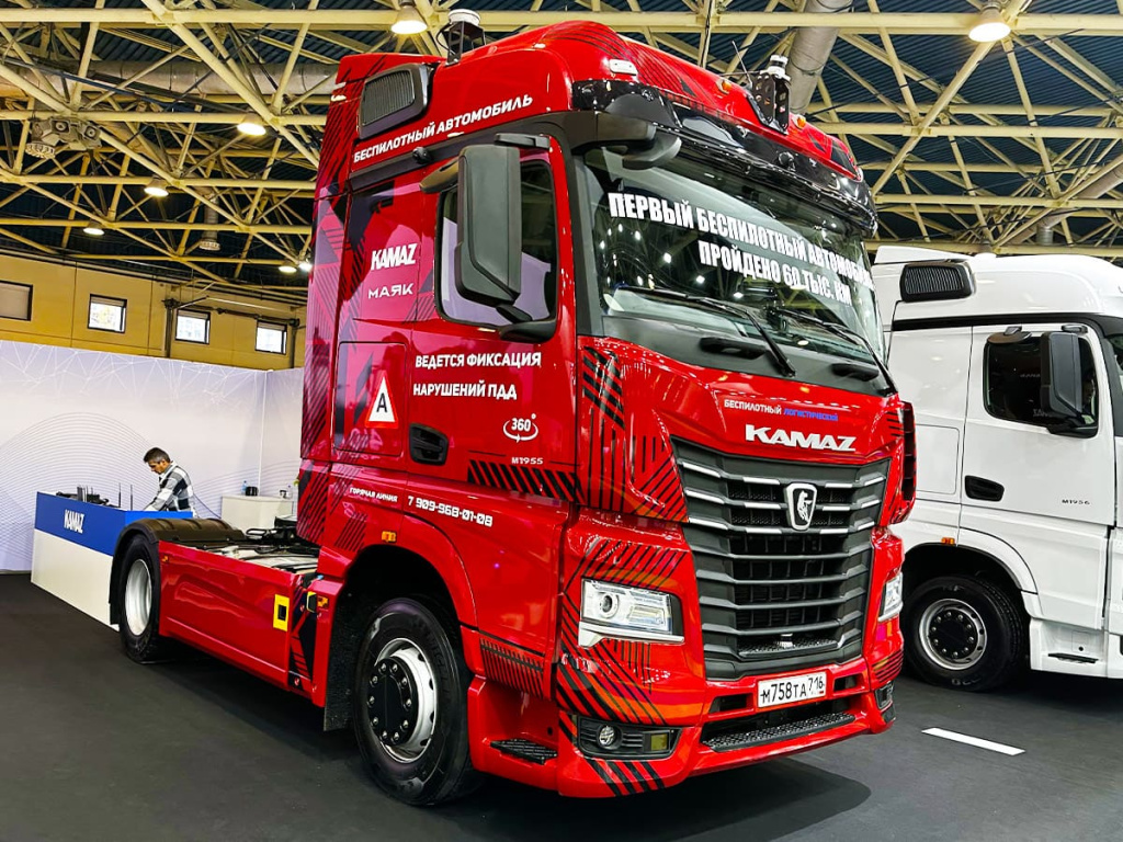 COMTRANS-2023-KAMAZ-MAZ-TruckHolding-sedelnyy-tyagach-KAMAZ-54901-MAYAK-01.jpg