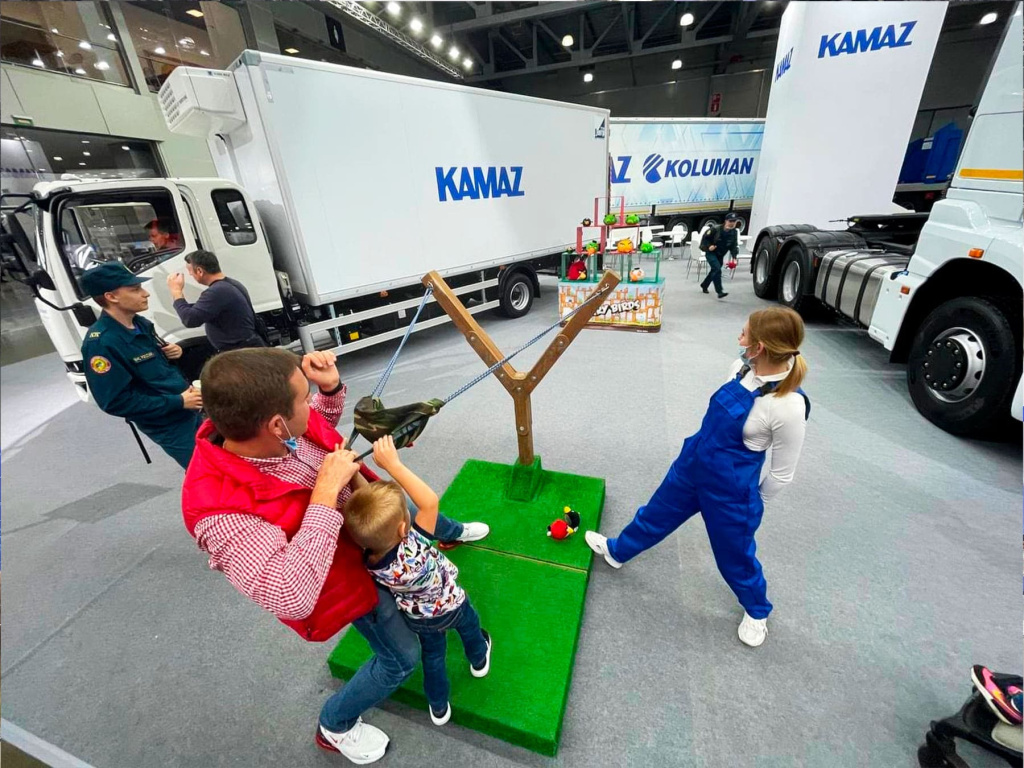 Viystavka-comtrans-2021-kamaz-i-maz-novinki-tehniki-Track-Holding-22.jpg