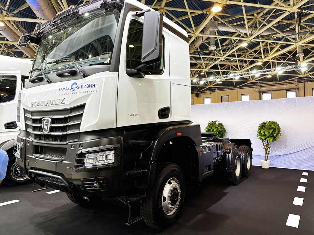 COMTRANS-2023-KAMAZ-MAZ-TruckHolding-sedelnyy-tyagach-KAMAZ-65955-CA-01.jpg