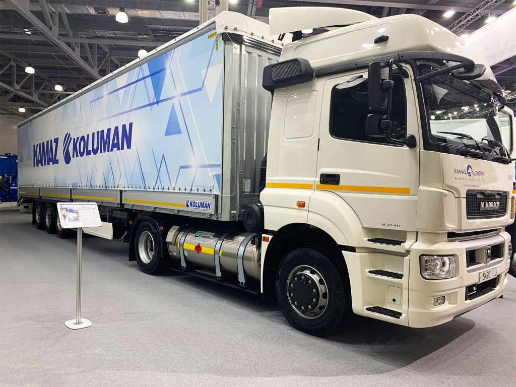 Viystavka-comtrans-2021-kamaz-i-maz-novinki-tehniki-Track-Holding-10.jpg