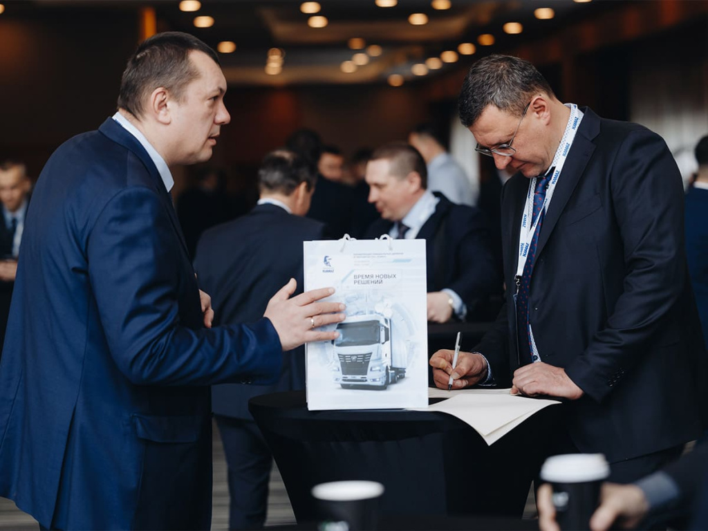 2023-03-15-XXV-konferentsiya-KAMAZ-TruckHolding-Uchastniki-ot-TruckHolding.jpg