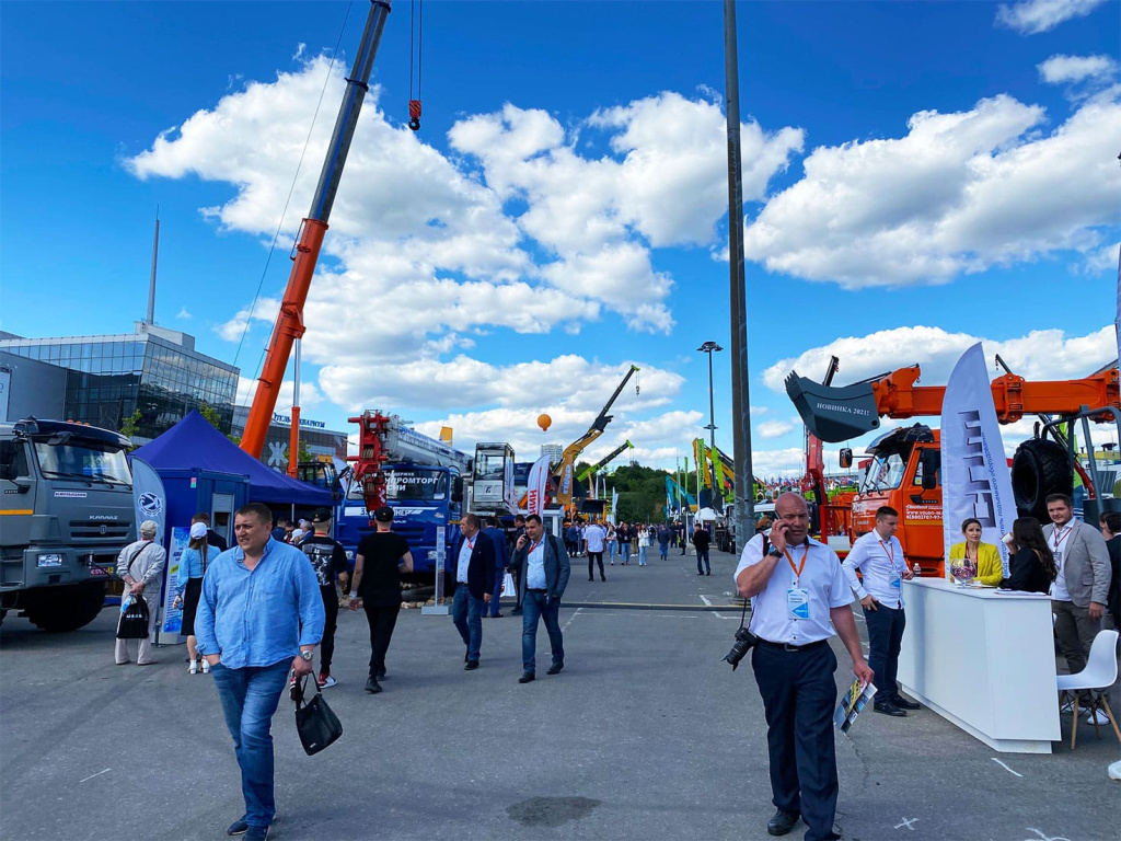Vystavkа-bauma-ctt-russia-2021-truckholding-23.jpg