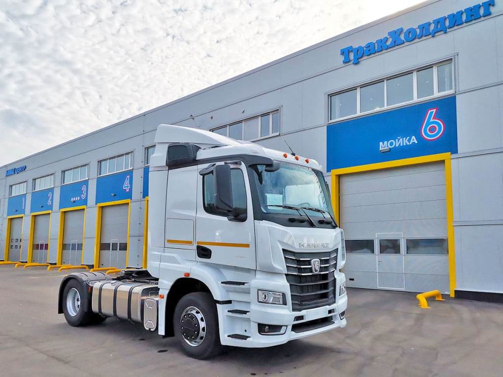 Sedelnyy-tyagach-KAMAZ-54902-764-B5-TruckHolding-01.jpg