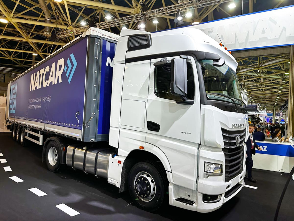 COMTRANS-2023-KAMAZ-MAZ-TruckHolding-sedelnyy-tyagach-KAMAZ-54901-CA-01.jpg