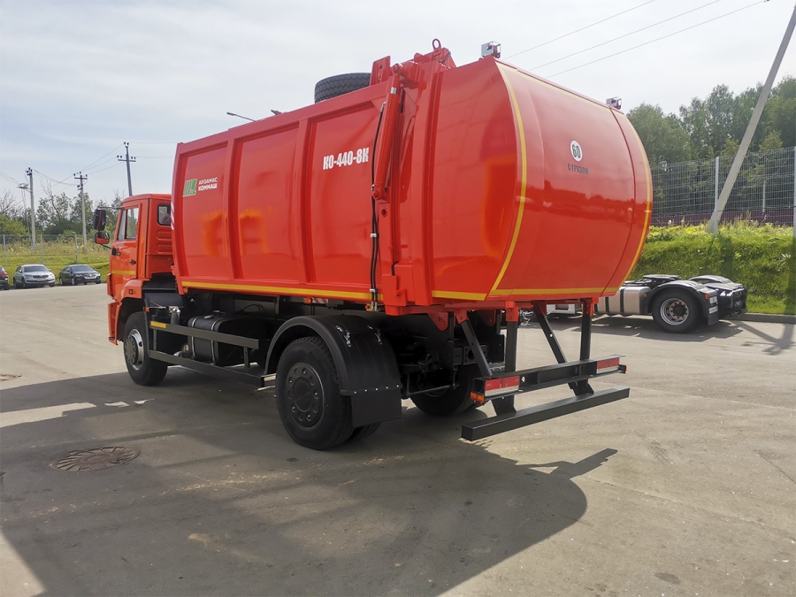 Мусоровоз с боковой загрузкой КО-440-8К на шасси КАМАЗ 53605 (ЕВРО 5) новый