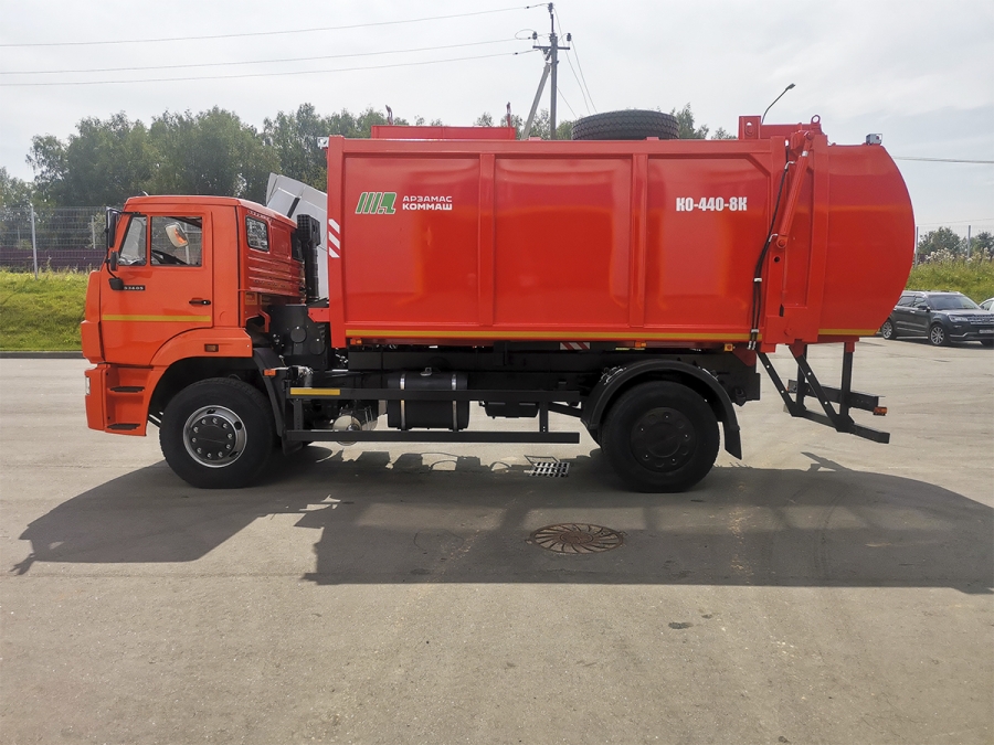 Мусоровоз с боковой загрузкой КО-440-8К на шасси КАМАЗ 53605 (ЕВРО 5) новый