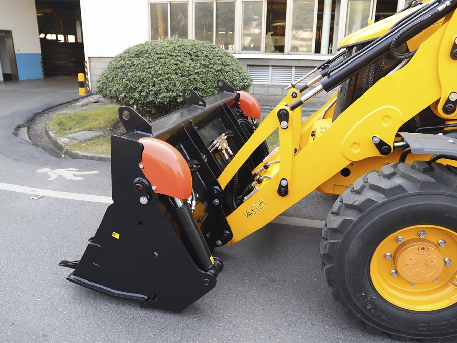 Экскаватор-погрузчик Lonking 83C (CARRARO)