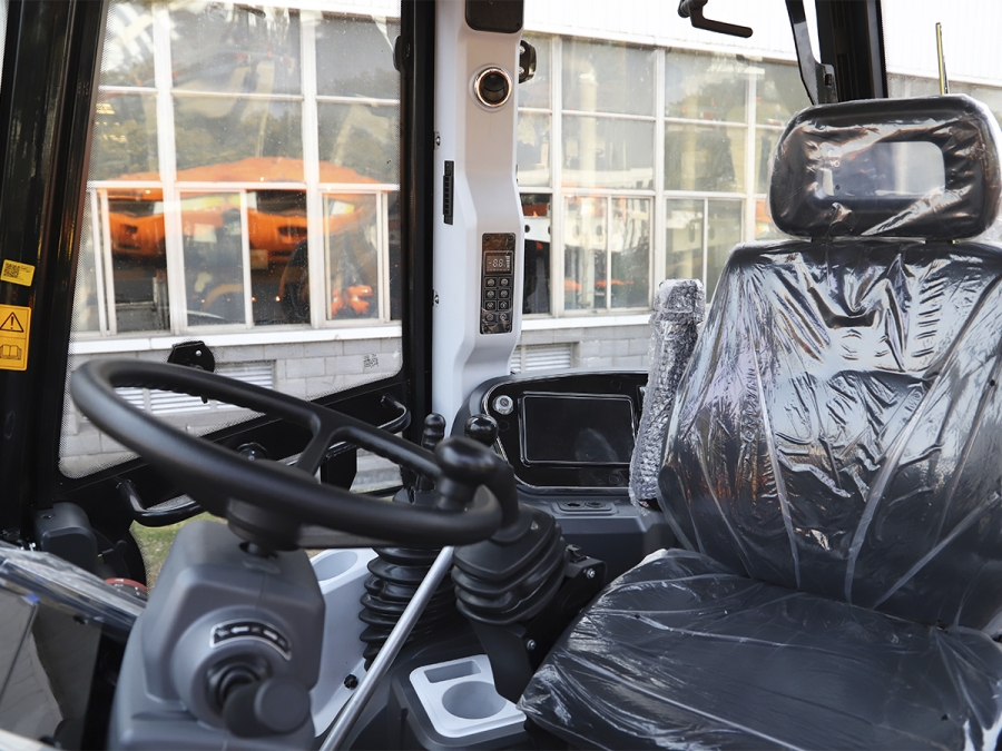 Экскаватор-погрузчик Lonking 83C (CARRARO)