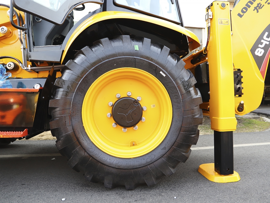 Экскаватор-погрузчик Lonking 84C (CARRARO) равноколесный