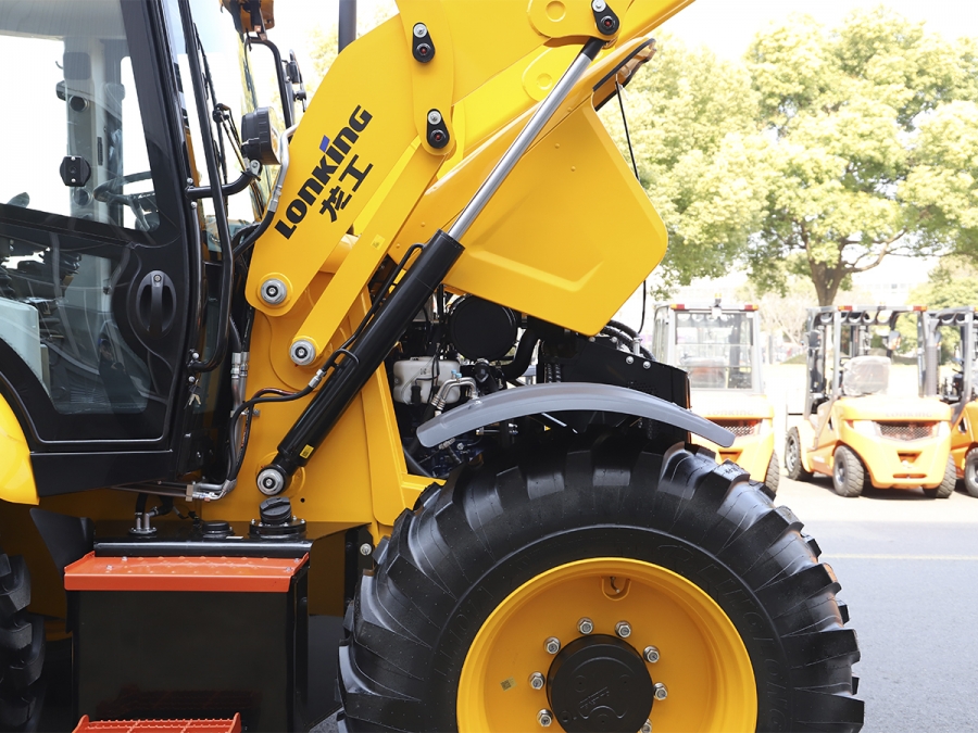 Экскаватор-погрузчик Lonking 84C (CARRARO) равноколесный