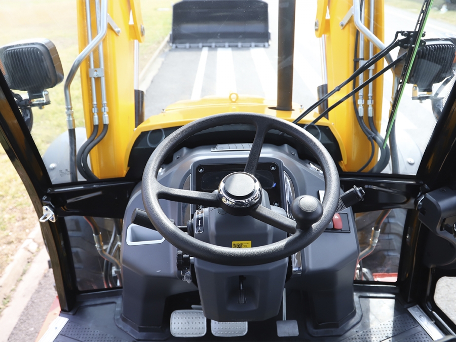 Экскаватор-погрузчик Lonking 84C (CARRARO) равноколесный