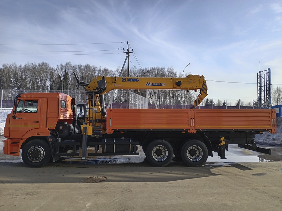 Бортовой КАМАЗ 65117 с КМУ XCMG SQS 200-6 (ЕВРО 5) новый