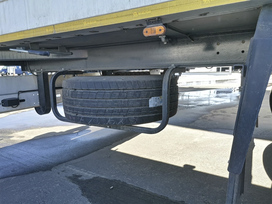 Полуприцеп изотермический рефрижератор МАЗ КУПАВА 93W000 ХОУ Thermo King SLXi-400 новый