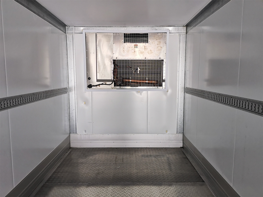 Полуприцеп изотермический рефрижератор МАЗ КУПАВА 93W000 ХОУ Thermo King SLXi-400 новый