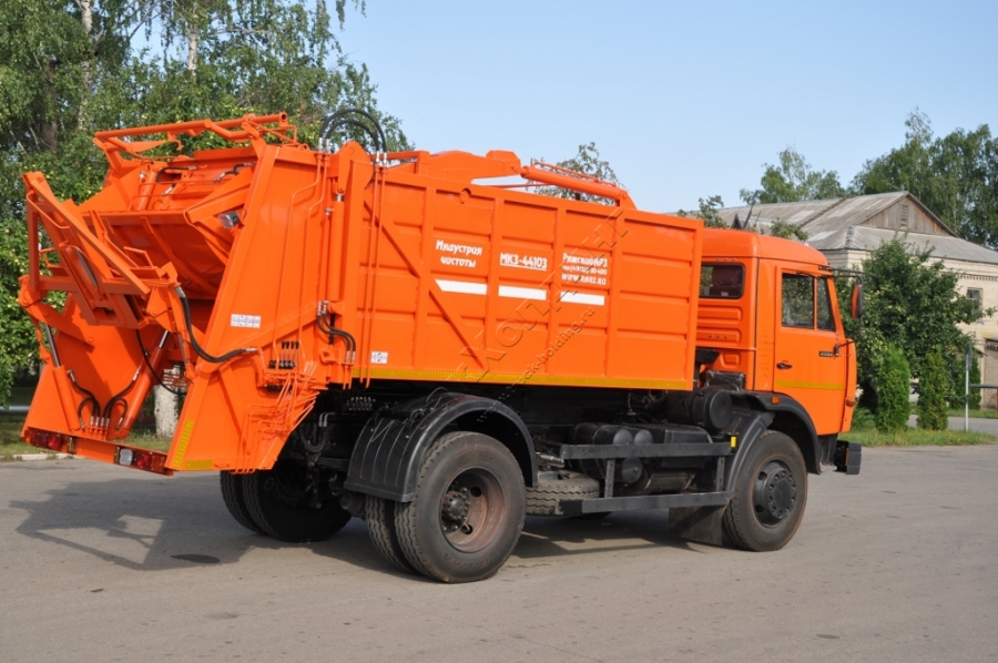 Мусоровоз с задней загрузкой МКЗ-44103