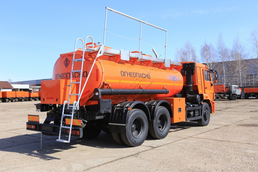 Автотопливозаправщик НЕФАЗ 6606-L4