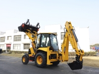 Экскаватор-погрузчик Lonking 83C (CARRARO)